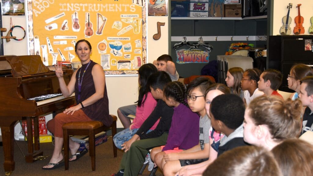 LIsa Singleterry teaching elementary music class