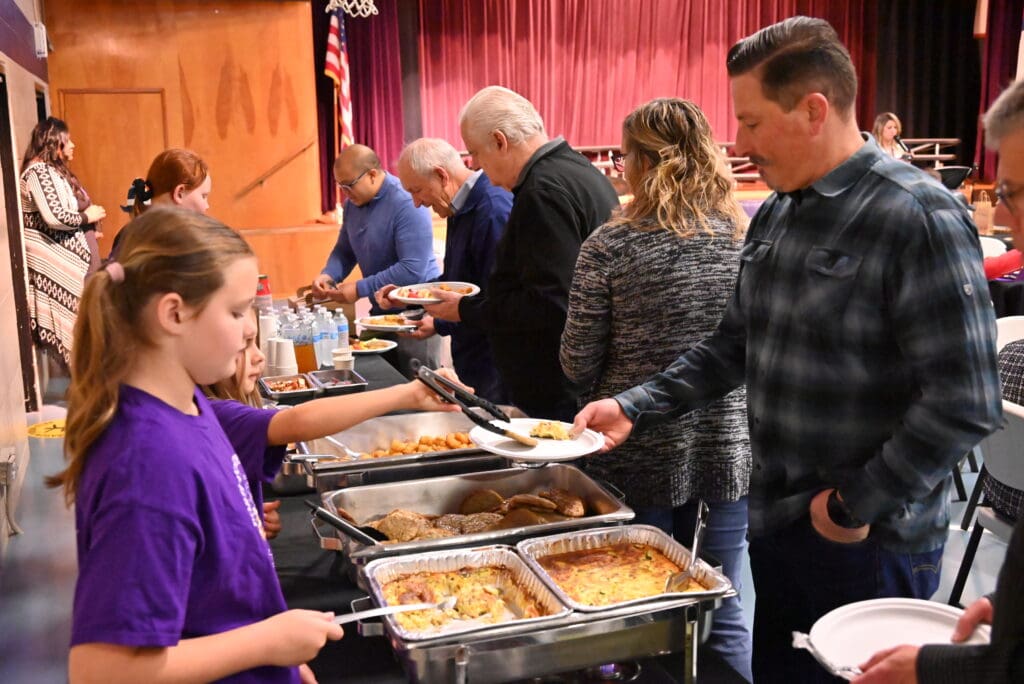 Peer Leadership students serves breakfast to pastors