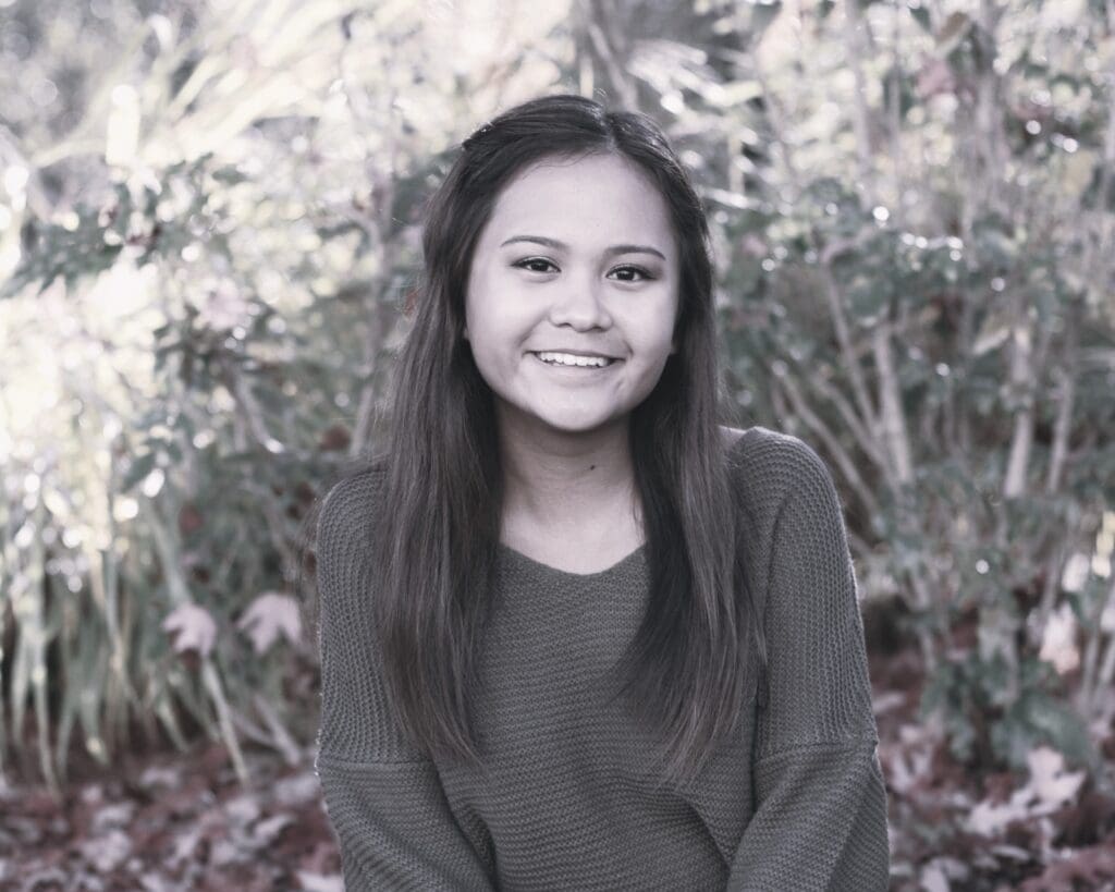 Sandra Sy senior photo